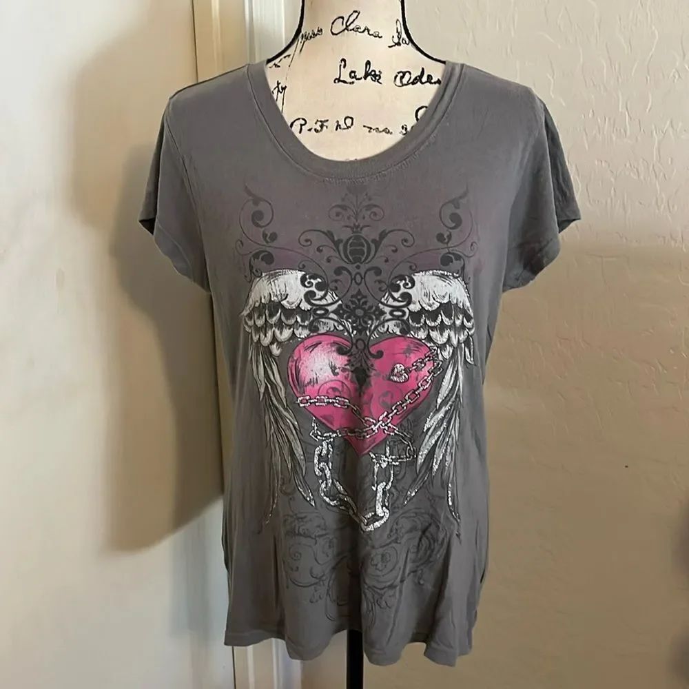 Y2K Gray Heart Wings Graphic Shirt 2000’s